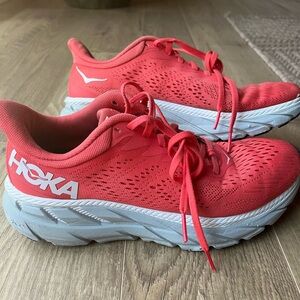 Hoka One One Women’s Clifton 7 Road Running Sneakers (Size 7)